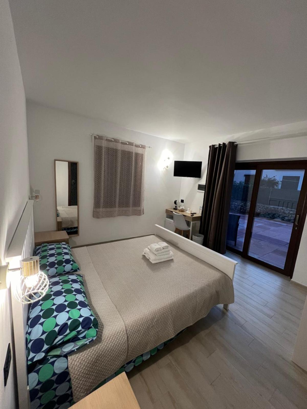 Zenia Rooms Сан-Теодоро Экстерьер фото